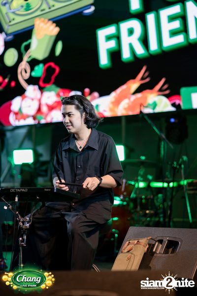 ภาพบรรยากาศคอนเสิร์ต Atom จากงาน Chang Live Park FOOD FUN FRIENDS ที่ The Street Ratchada — photo 31
