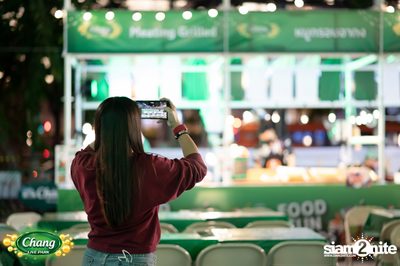 ภาพบรรยากาศคอนเสิร์ต Atom จากงาน Chang Live Park FOOD FUN FRIENDS ที่ The Street Ratchada — photo 37