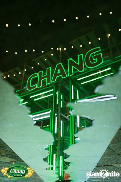 ภาพบรรยากาศคอนเสิร์ต Atom จากงาน Chang Live Park FOOD FUN FRIENDS ที่ The Street Ratchada — photo 43