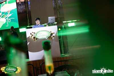 ภาพบรรยากาศคอนเสิร์ต Atom จากงาน Chang Live Park FOOD FUN FRIENDS ที่ The Street Ratchada — photo 44