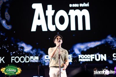 ภาพบรรยากาศคอนเสิร์ต Atom จากงาน Chang Live Park FOOD FUN FRIENDS ที่ The Street Ratchada — photo 49