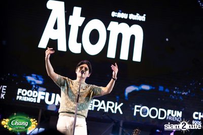 ภาพบรรยากาศคอนเสิร์ต Atom จากงาน Chang Live Park FOOD FUN FRIENDS ที่ The Street Ratchada — photo 50