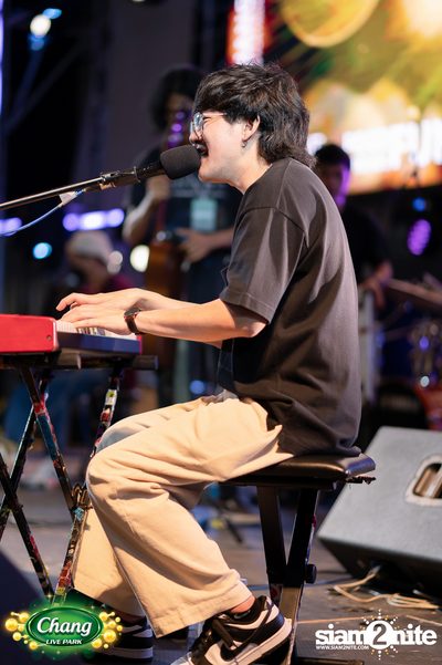 ภาพบรรยากาศคอนเสิร์ต Atom จากงาน Chang Live Park FOOD FUN FRIENDS ที่ The Street Ratchada — photo 55