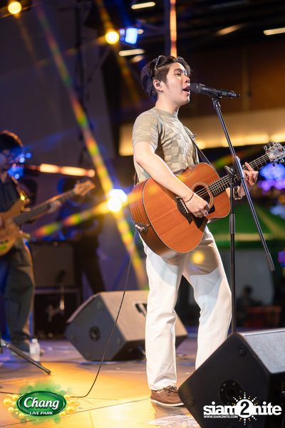 ภาพบรรยากาศคอนเสิร์ต Atom จากงาน Chang Live Park FOOD FUN FRIENDS ที่ The Street Ratchada — photo 65