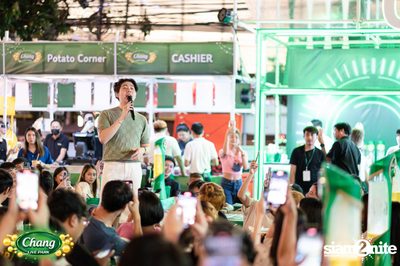 ภาพบรรยากาศคอนเสิร์ต Atom จากงาน Chang Live Park FOOD FUN FRIENDS ที่ The Street Ratchada — photo 70