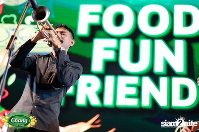 ภาพบรรยากาศคอนเสิร์ต Atom จากงาน Chang Live Park FOOD FUN FRIENDS ที่ The Street Ratchada — photo 71