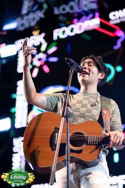 ภาพบรรยากาศคอนเสิร์ต Atom จากงาน Chang Live Park FOOD FUN FRIENDS ที่ The Street Ratchada — photo 76