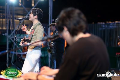 ภาพบรรยากาศคอนเสิร์ต Atom จากงาน Chang Live Park FOOD FUN FRIENDS ที่ The Street Ratchada — photo 83