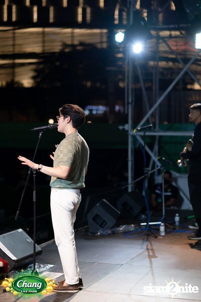 ภาพบรรยากาศคอนเสิร์ต Atom จากงาน Chang Live Park FOOD FUN FRIENDS ที่ The Street Ratchada — photo 85