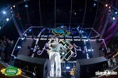 ภาพบรรยากาศคอนเสิร์ต Atom จากงาน Chang Live Park FOOD FUN FRIENDS ที่ The Street Ratchada — photo 87