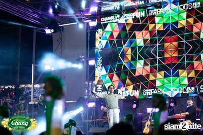 ภาพบรรยากาศคอนเสิร์ต Atom จากงาน Chang Live Park FOOD FUN FRIENDS ที่ The Street Ratchada — photo 90