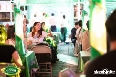 ภาพบรรยากาศคอนเสิร์ต Atom จากงาน Chang Live Park FOOD FUN FRIENDS ที่ The Street Ratchada — photo 93
