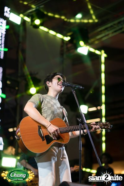 ภาพบรรยากาศคอนเสิร์ต Atom จากงาน Chang Live Park FOOD FUN FRIENDS ที่ The Street Ratchada — photo 94