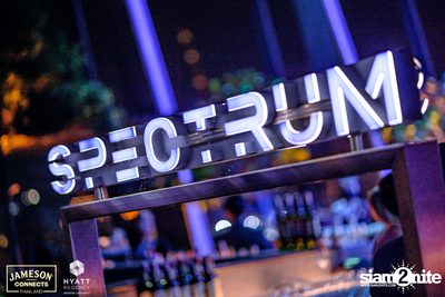 บรรยากาศคอนเสิร์ตจาก Two Popetorn และ Be Peerapat ที่ Spectrum Lounge & Bar — photo 2