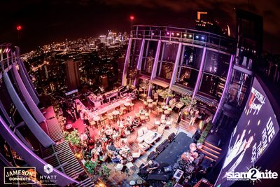 บรรยากาศคอนเสิร์ตจาก Two Popetorn และ Be Peerapat ที่ Spectrum Lounge & Bar — photo 5