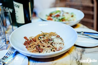 บรรยากาศคอนเสิร์ตจาก Two Popetorn และ Be Peerapat ที่ Spectrum Lounge & Bar — photo 10