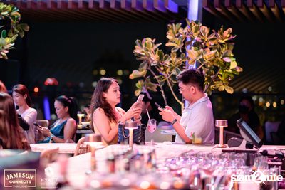 บรรยากาศคอนเสิร์ตจาก Two Popetorn และ Be Peerapat ที่ Spectrum Lounge & Bar — photo 17