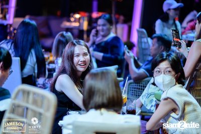 บรรยากาศคอนเสิร์ตจาก Two Popetorn และ Be Peerapat ที่ Spectrum Lounge & Bar — photo 19