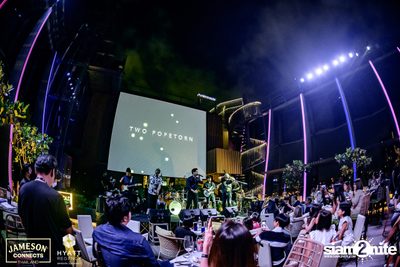 บรรยากาศคอนเสิร์ตจาก Two Popetorn และ Be Peerapat ที่ Spectrum Lounge & Bar — photo 21
