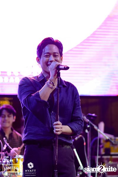 บรรยากาศคอนเสิร์ตจาก Two Popetorn และ Be Peerapat ที่ Spectrum Lounge & Bar — photo 22
