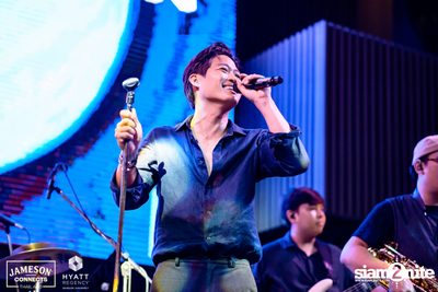 บรรยากาศคอนเสิร์ตจาก Two Popetorn และ Be Peerapat ที่ Spectrum Lounge & Bar — photo 24