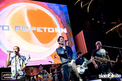บรรยากาศคอนเสิร์ตจาก Two Popetorn และ Be Peerapat ที่ Spectrum Lounge & Bar — photo 25