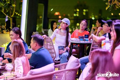 บรรยากาศคอนเสิร์ตจาก Two Popetorn และ Be Peerapat ที่ Spectrum Lounge & Bar — photo 29