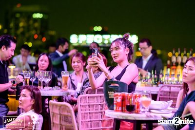 บรรยากาศคอนเสิร์ตจาก Two Popetorn และ Be Peerapat ที่ Spectrum Lounge & Bar — photo 31