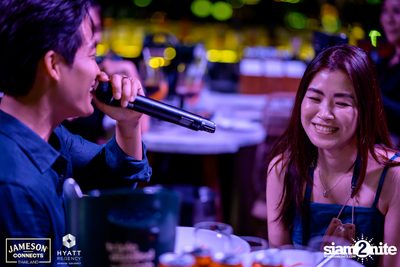 บรรยากาศคอนเสิร์ตจาก Two Popetorn และ Be Peerapat ที่ Spectrum Lounge & Bar — photo 33