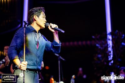 บรรยากาศคอนเสิร์ตจาก Two Popetorn และ Be Peerapat ที่ Spectrum Lounge & Bar — photo 36