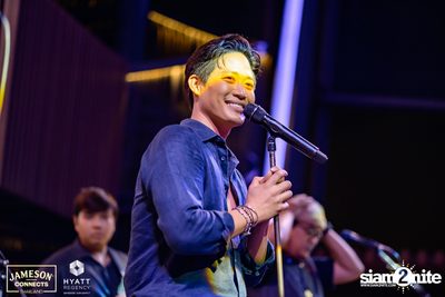 บรรยากาศคอนเสิร์ตจาก Two Popetorn และ Be Peerapat ที่ Spectrum Lounge & Bar — photo 37