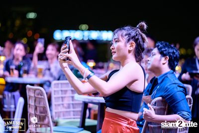 บรรยากาศคอนเสิร์ตจาก Two Popetorn และ Be Peerapat ที่ Spectrum Lounge & Bar — photo 39