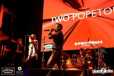 บรรยากาศคอนเสิร์ตจาก Two Popetorn และ Be Peerapat ที่ Spectrum Lounge & Bar — photo 41