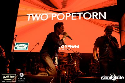 บรรยากาศคอนเสิร์ตจาก Two Popetorn และ Be Peerapat ที่ Spectrum Lounge & Bar — photo 43