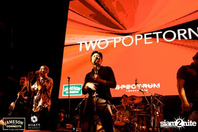 บรรยากาศคอนเสิร์ตจาก Two Popetorn และ Be Peerapat ที่ Spectrum Lounge & Bar — photo 44