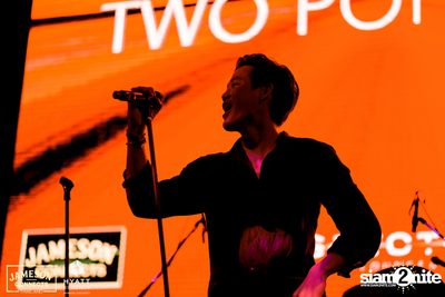 บรรยากาศคอนเสิร์ตจาก Two Popetorn และ Be Peerapat ที่ Spectrum Lounge & Bar — photo 46