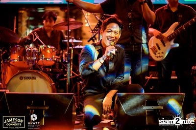 บรรยากาศคอนเสิร์ตจาก Two Popetorn และ Be Peerapat ที่ Spectrum Lounge & Bar — photo 48