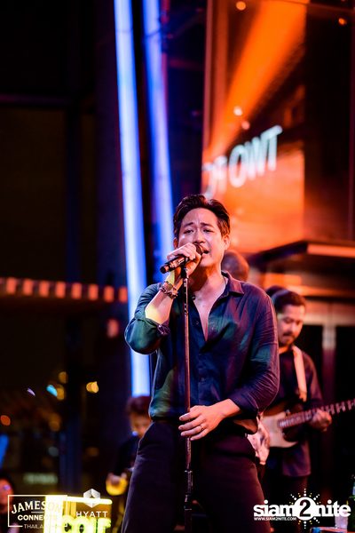 บรรยากาศคอนเสิร์ตจาก Two Popetorn และ Be Peerapat ที่ Spectrum Lounge & Bar — photo 50