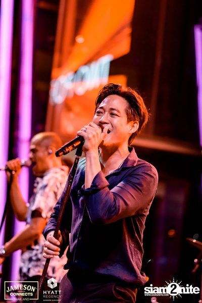 บรรยากาศคอนเสิร์ตจาก Two Popetorn และ Be Peerapat ที่ Spectrum Lounge & Bar — photo 51