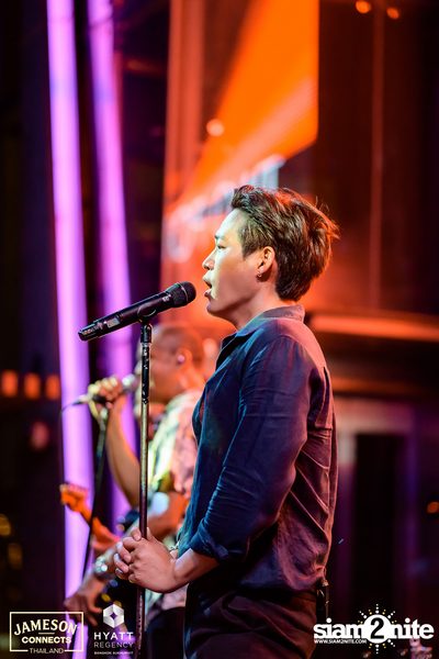 บรรยากาศคอนเสิร์ตจาก Two Popetorn และ Be Peerapat ที่ Spectrum Lounge & Bar — photo 53