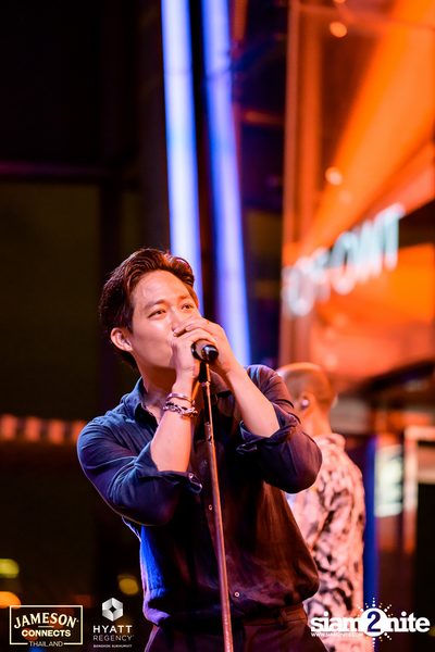 บรรยากาศคอนเสิร์ตจาก Two Popetorn และ Be Peerapat ที่ Spectrum Lounge & Bar — photo 54