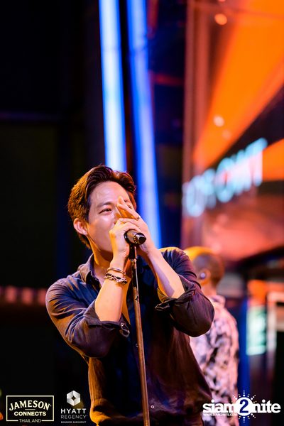 บรรยากาศคอนเสิร์ตจาก Two Popetorn และ Be Peerapat ที่ Spectrum Lounge & Bar — photo 55