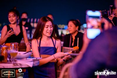บรรยากาศคอนเสิร์ตจาก Two Popetorn และ Be Peerapat ที่ Spectrum Lounge & Bar — photo 59