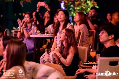 บรรยากาศคอนเสิร์ตจาก Two Popetorn และ Be Peerapat ที่ Spectrum Lounge & Bar — photo 60