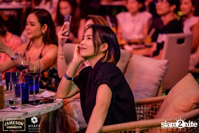 บรรยากาศคอนเสิร์ตจาก Two Popetorn และ Be Peerapat ที่ Spectrum Lounge & Bar — photo 62