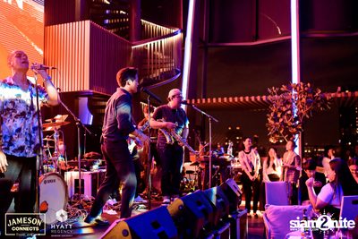 บรรยากาศคอนเสิร์ตจาก Two Popetorn และ Be Peerapat ที่ Spectrum Lounge & Bar — photo 63
