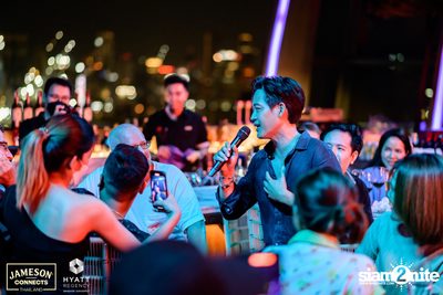 บรรยากาศคอนเสิร์ตจาก Two Popetorn และ Be Peerapat ที่ Spectrum Lounge & Bar — photo 77