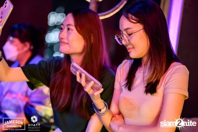 บรรยากาศคอนเสิร์ตจาก Two Popetorn และ Be Peerapat ที่ Spectrum Lounge & Bar — photo 78
