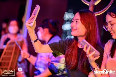 บรรยากาศคอนเสิร์ตจาก Two Popetorn และ Be Peerapat ที่ Spectrum Lounge & Bar — photo 79