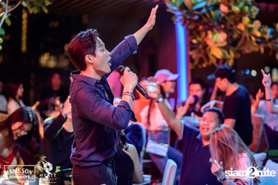 บรรยากาศคอนเสิร์ตจาก Two Popetorn และ Be Peerapat ที่ Spectrum Lounge & Bar — photo 80